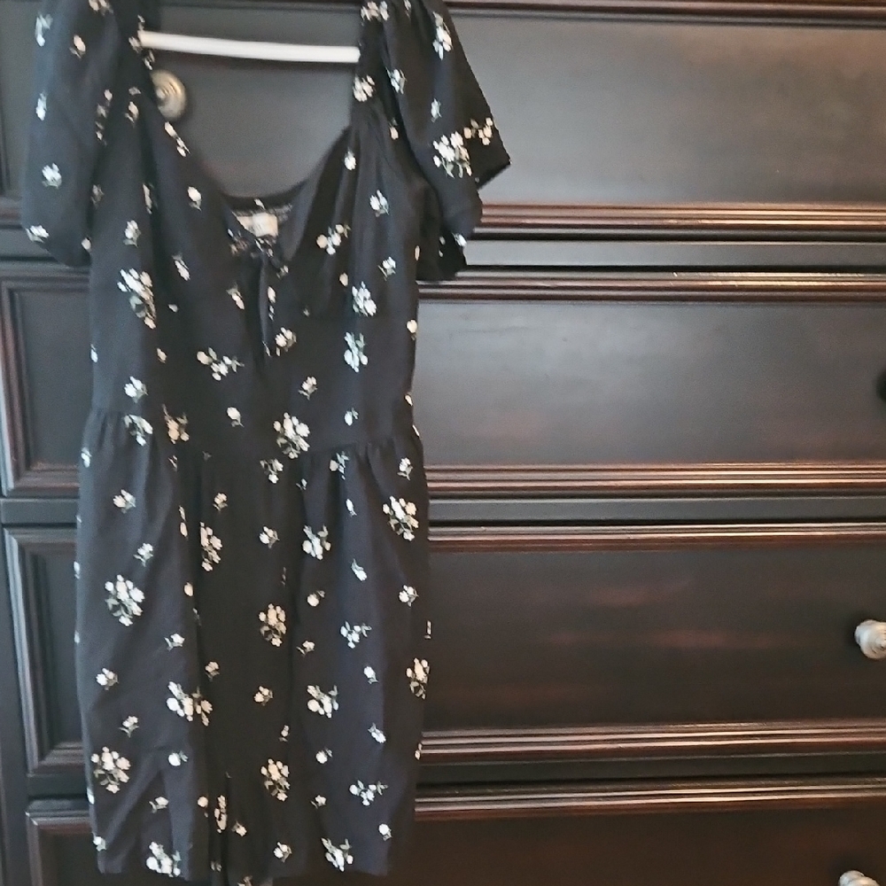 Gently Used Size Small Hollistet Black Floral Romper
